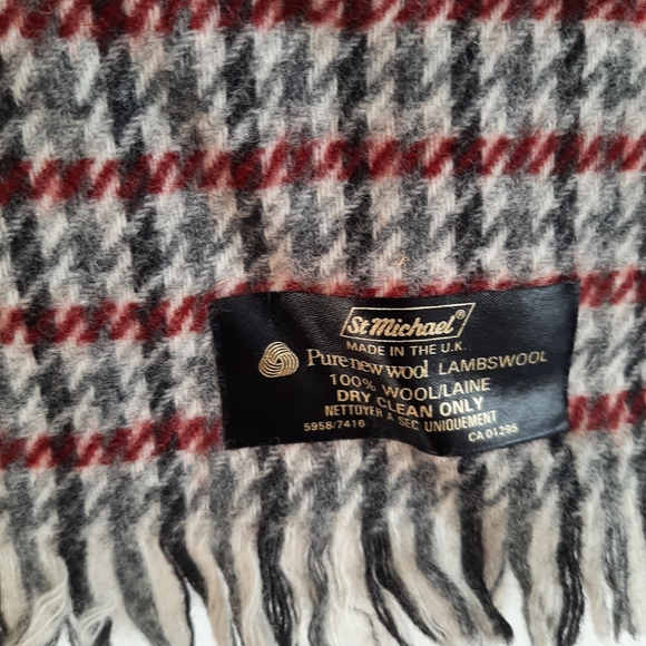 Lambswool tartan scarf - Picture 3 of 3